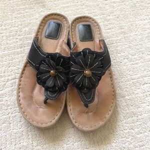 Clarks Artisan Womens Black Leather Flower Thong Sandals 7M Slide Boho Beach Art